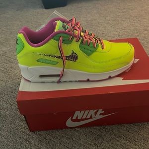 BRAND NEW NIKE air max 90